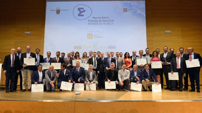 Foto de familia de los premiados