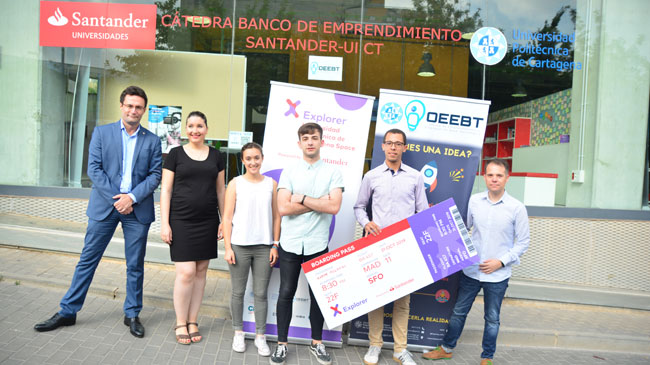 Karim Belhaki Rivas, segundo por la derecha junto al resto de los premiados