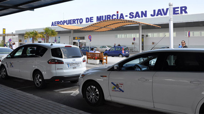 Taxis en ahora cerrado aeropuerto de San Javier