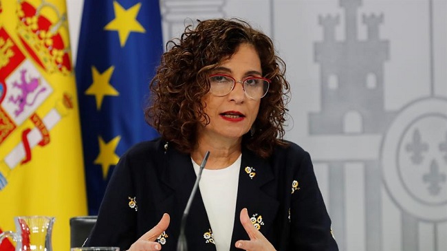 La ministra de Hacienda y portavoz del Gobierno, Mar&iacute;a Jes&uacute;s Montero, ofrece una rueda de prensa tras el Consejo de Ministros extraordinario. EFE/Chema Moya