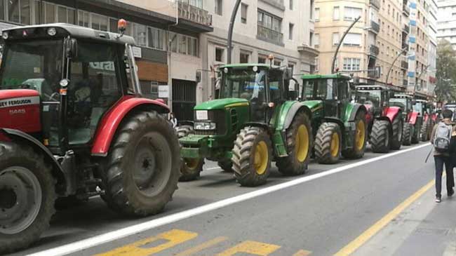 Imagen de archivo de una tractorada por las calles de Murcia