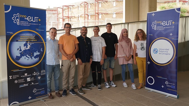 Estudiantes que van a Ruman&iacute;a la pr&oacute;xima semana junto a responsables de emprendimiento de la UPCT