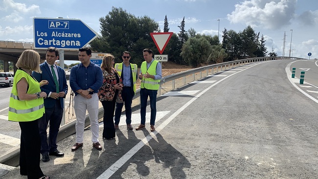 D&iacute;ez de Revenga junto al alcalde de San Javier, Jos&eacute; Miguel Luengo, en la apertura al tr&aacute;fico del nuevo enlace de la autov&iacute;a A-7, direcci&oacute;n Cartagena, desde la nueva rotonda de Pozo Aledo