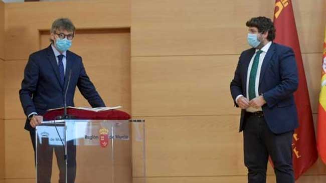 A la izquierda, Luis Alberto Mar&iacute;n, consejero de Hacienda, con el presidente L&oacute;pez Miras