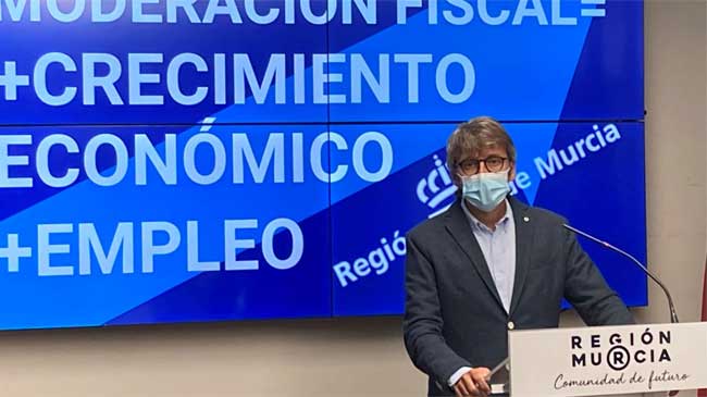 El consejero de Econom&iacute;a y Hacienda, Luis Alberto Mar&iacute;n