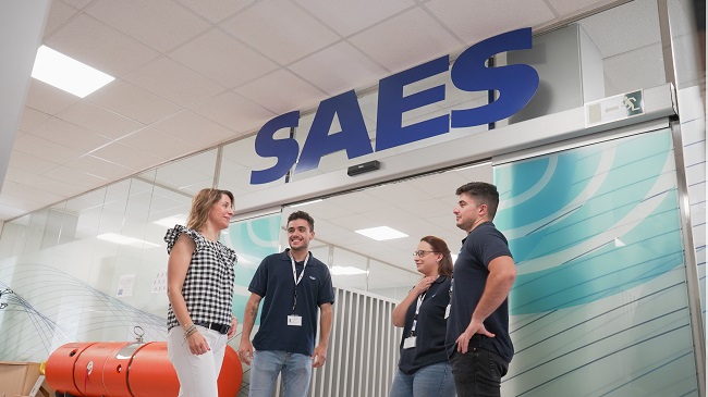 La gerente de Recursos Humanos de SAES, Esther Corbalán, junto a tres recién contratados formados en la UPCT: Álvaro Hernández, Lucía Francoso y Raúl Conesa La gerente de Recursos Humanos de SAES, Esther Corbalán, junto a tres recién contratados formados en la UPCT: Álvaro Hernández, Lucía Francoso y Raúl Conesa