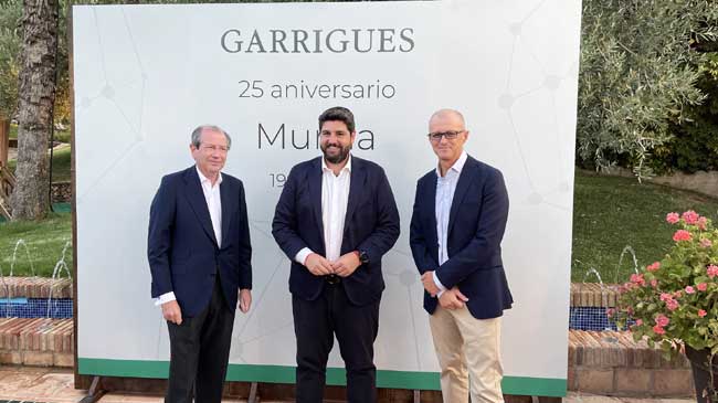 Fernando Vives, presidente ejecutivo de Garrigues, L&oacute;pez Miras y Vicente Lloret, responsable de la oficina de Garrigues en Murcia