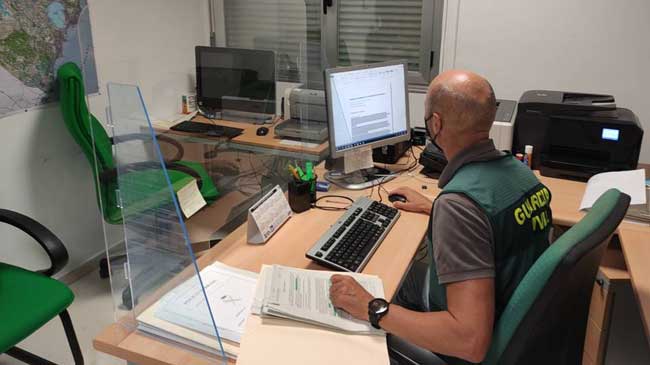 Agente del equipo ROCA de la Guardia Civil Agente del equipo ROCA de la Guardia Civil