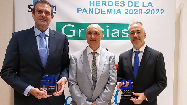 El presidente de Grupo Hefame, Enrique Ayuso; el director de salud 21, Alfonso de Celestinos, y el secretario de Fundaci&oacute;n Hefame, Carlos Fern&aacute;ndez