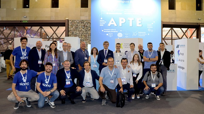 El consejero de Econom&iacute;a, Luis Alberto Mar&iacute;n, junto con la delegaci&oacute;n regional que ha participado en el Digital Enterprise Show 2022