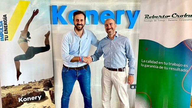 Gin&eacute;s &Aacute;ngel Garc&iacute;a, CEO de Konery, junto a Roberto Crobu, psic&oacute;logo de trabajo