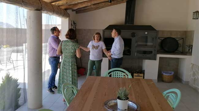 Jos&eacute; Francisco Garc&iacute;a Fern&aacute;ndez y Juan Pedro Vera en la casa rural Chirreas en la pedan&iacute;a caravaque&ntilde;a de Benabl&oacute;n