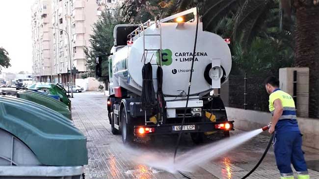 Cami&oacute;n de limpieza de Lhicarsa (FCC)