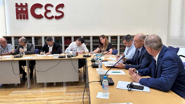 Momento de la firma entre las patronales del sector y los sindicatos mayoritarios