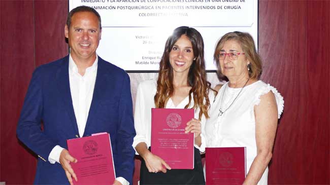 La doctora Victoria Mart&iacute;nez Mu&ntilde;oz (en el centro), junto a los directores de la investigaci&oacute;n: Enrique Rubio y Matilde Moreno