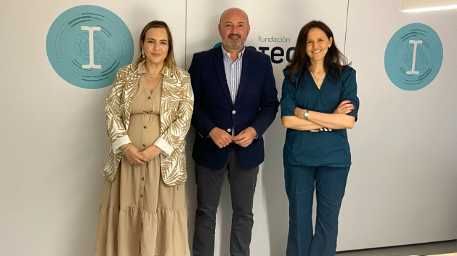 Maria Luisa Lucas, secretaria general de FRECOM junto a Joaqu&iacute;n Ruiz y Sara L&oacute;pez, gerente y directora de proyectos de Fundaci&oacute;n Integra