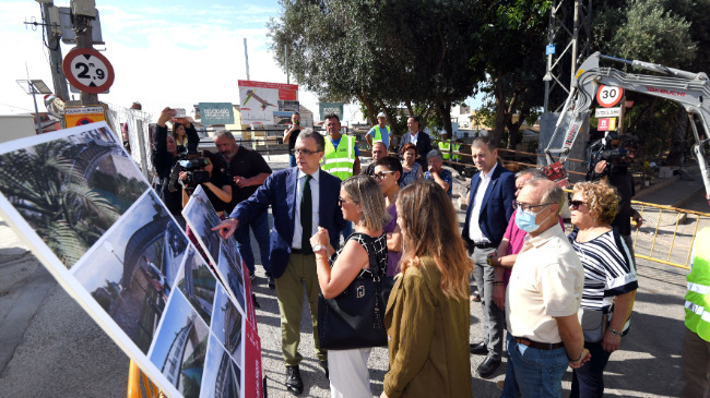 El alcalde de Murcia, Jos&eacute; Ballesta, supervisando las obras de la infraestructura