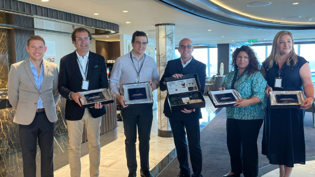 La concejal de Turismo, Beatriz S&aacute;nchez, la gerente de Puerto de Culturas, Cristina P&eacute;rez, el director general de Explora Journeys en Espa&ntilde;a, Fernando Pacheco y el vicepresidente de la Autoridad Portuaria, Pedro Pablo Hern&aacute;ndez