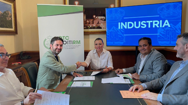 Representantes del COITIRM junto a Catalina Herrero, alcaldesa de Fortuna