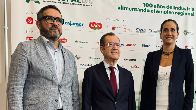 La alcaldesa de Archena, Patricia Fern&aacute;ndez, en un acto llevado a cabo en el balneario del municipio con empresarios locales