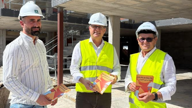 FRECOM y el Colegio de Aparejadores firman un acuerdo para reforzar la prevención frente al calor en las obras. FRECOM y el Colegio de Aparejadores firman un acuerdo para reforzar la prevención frente al calor en las obras.