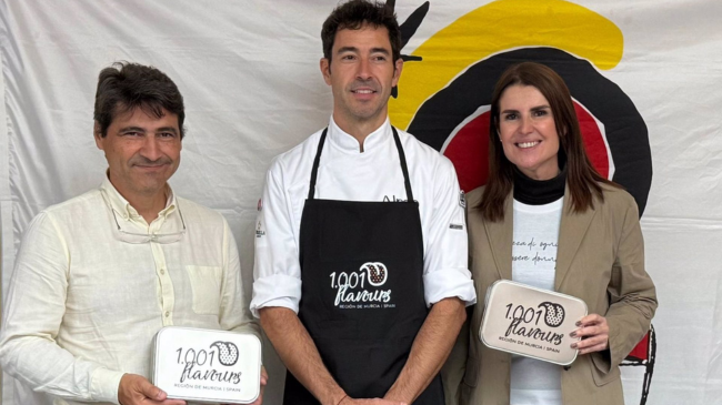 El chef murciano Juan Guillam&oacute;n (una estrella Michelin, restaurante Almo), elabor&oacute; tapas tradicionales como la marinera, la ensalada murciana, empanadillas de pisto y paparajotes. I CARM