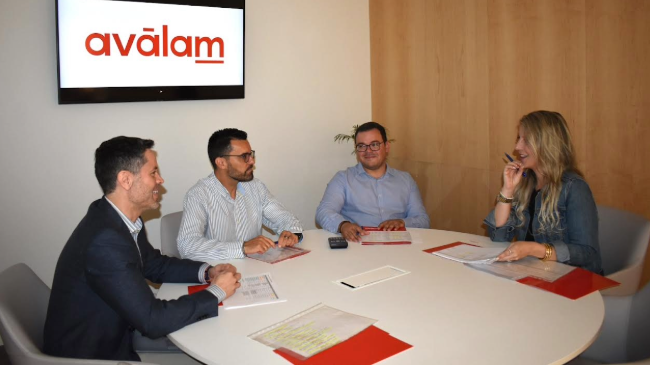 Miembros de la plantilla de Aválam, en las instalaciones de la entidad. Miembros de la plantilla de Aválam, en las instalaciones de la entidad.