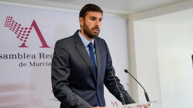 José Ángel Antelo atiende a los medios de comunicación tras el debate del Estado de la Región. José Ángel Antelo atiende a los medios de comunicación tras el debate del Estado de la Región.