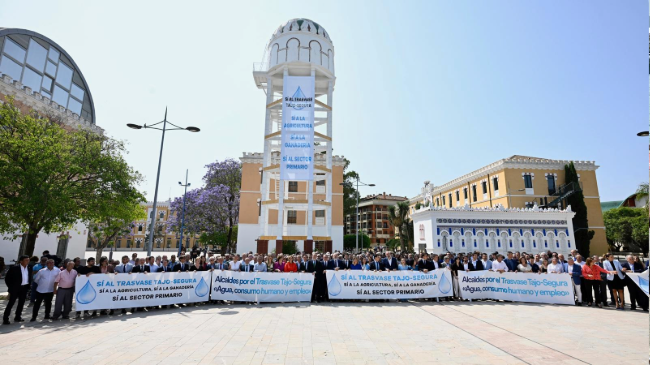 Los alcaldes del Sureste español se unen en defensa del Trasvase Tajo-Segura. Los alcaldes del Sureste español se unen en defensa del Trasvase Tajo-Segura.