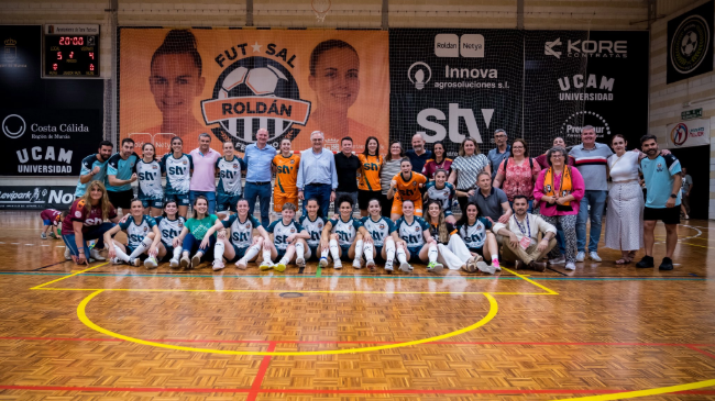 El STV Roldán pasa celebra el pase a la final de la Liga Femenina de Fútbol Sala. El STV Roldán pasa celebra el pase a la final de la Liga Femenina de Fútbol Sala.