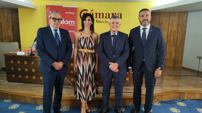 l director general de Av&aacute;lam, Luis Mart&iacute;nez de Salas, la presidenta de la C&aacute;mara de Comercio, Miriam Fuertes, el presidente de Av&aacute;lam, Pedro D&iacute;az, y el presidente de CROEM, Miguel L&oacute;pez.