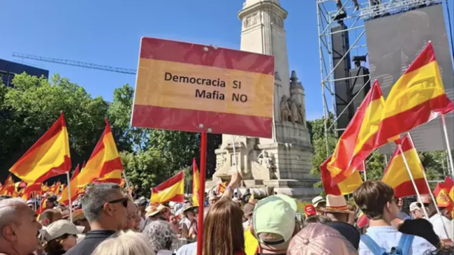 Asistentes a la concentración convocada por el PP contra el Gobierno en la Plaza de España de Madrid, a 8 de junio de 2025 - EUROPA PRESS Asistentes a la concentración convocada por el PP contra el Gobierno en la Plaza de España de Madrid, a 8 de junio de 2025 - EUROPA PRESS