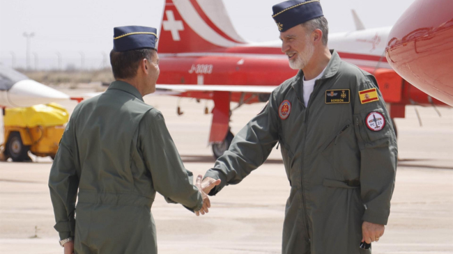 El Rey Felipe VI, a su llegada a la Academia General del Aire en San Javier durante una de las mayores exhibiciones de aeronaves militares y civiles. I Mart&iacute;n C. - EP