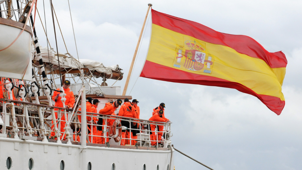 La Armada en operaciones y ejercicios: Maniobra de atraque en toldilla del BE J S Elcano - Imagen oficial de la Armada La Armada en operaciones y ejercicios: Maniobra de atraque en toldilla del BE J S Elcano - Imagen oficial de la Armada