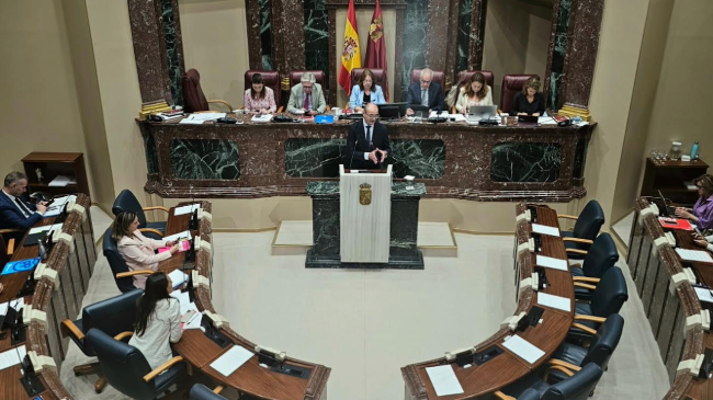 El consejero de Educación y Formación Profesional, Víctor Marín, durante su intervención en la Asamblea Regional. El consejero de Educación y Formación Profesional, Víctor Marín, durante su intervención en la Asamblea Regional.