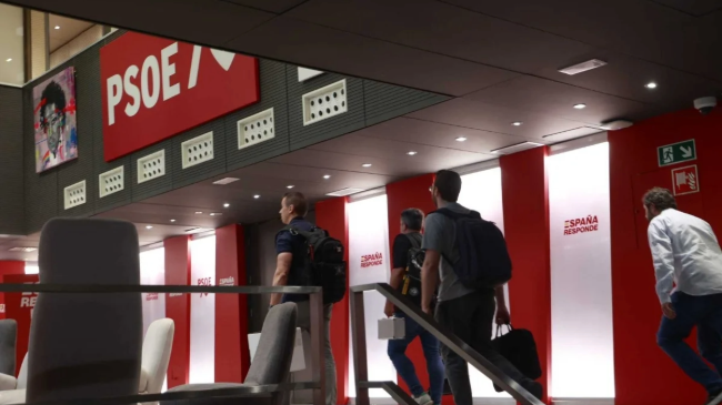 La UCO entra en la sede del PSOE. La UCO entra en la sede del PSOE.
