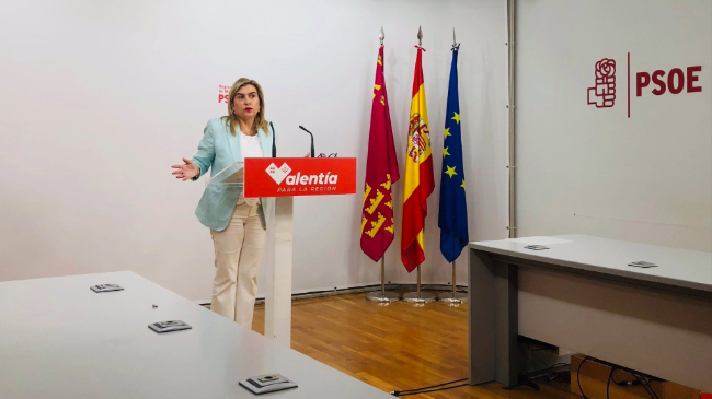 Carmina Fernández atiende a los medios de comunicación. Carmina Fernández atiende a los medios de comunicación.