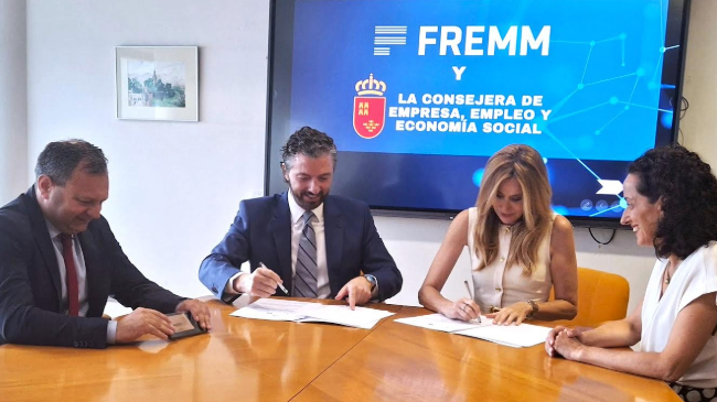 Firma del convenio de colaboración entre la Consejería de Empresa y Fremm. Firma del convenio de colaboración entre la Consejería de Empresa y Fremm.