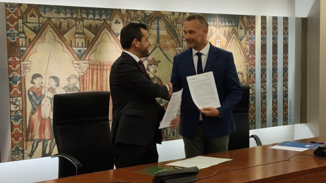 Joaquín Segado (PP) y Rubén Martínez Alpañez (Vox) escenifican el acuerdo para aprobar los presupuestos de la Región de Murcia de 2025 ante los medios en la Asamblea Regional. Joaquín Segado (PP) y Rubén Martínez Alpañez (Vox) escenifican el acuerdo para aprobar los presupuestos de la Región de Murcia de 2025 ante los medios en la Asamblea Regional.