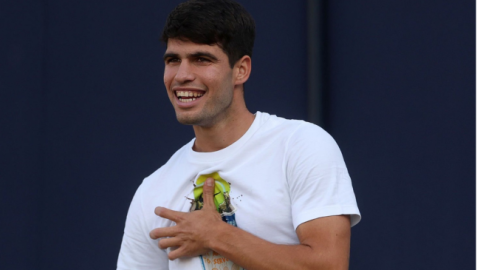 Carlos Alcaraz gana a Walton en Queen's I Cuenta X de Alcaraz