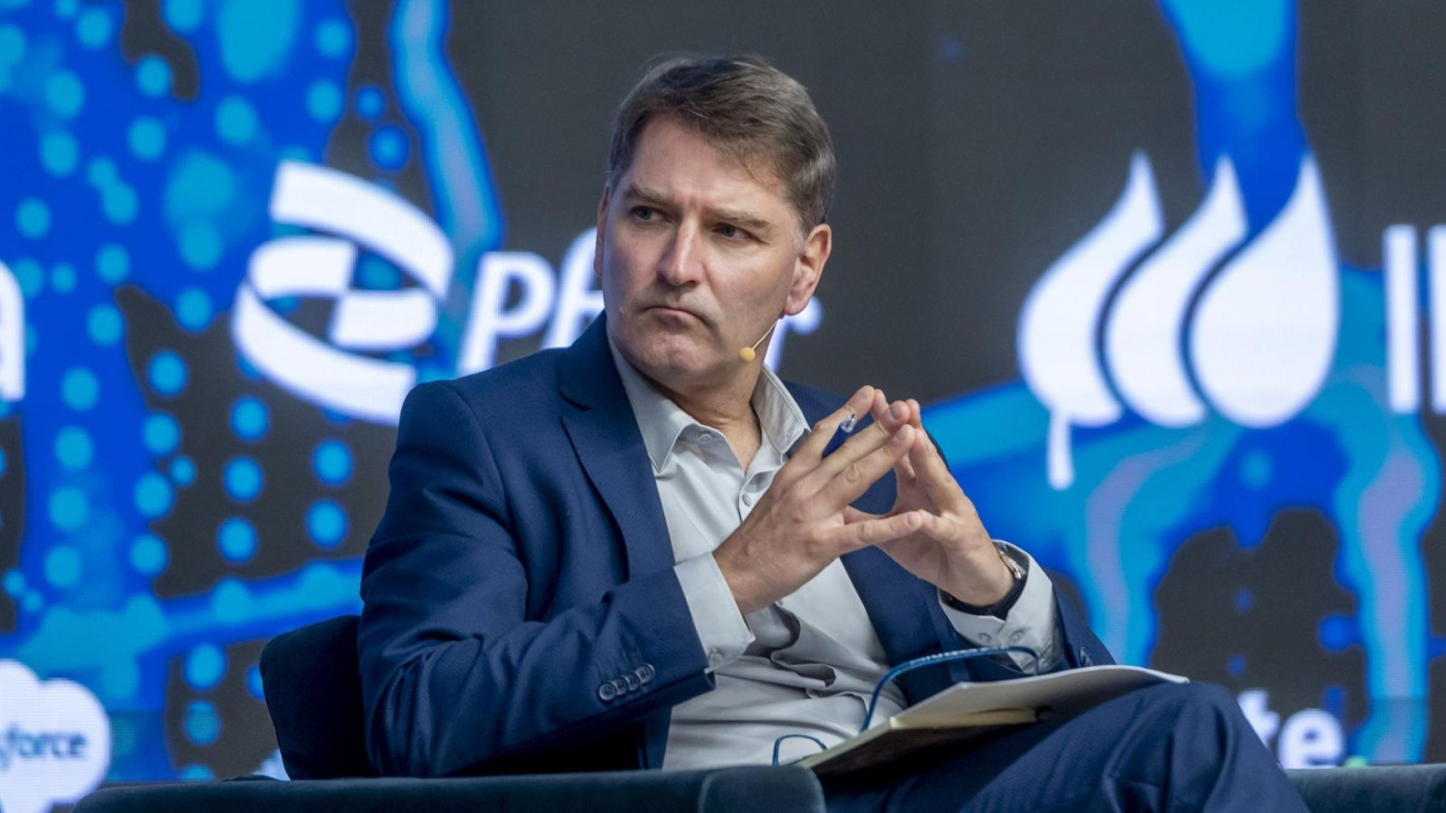 La operación de los Escribano en Indra llega al Parlamento