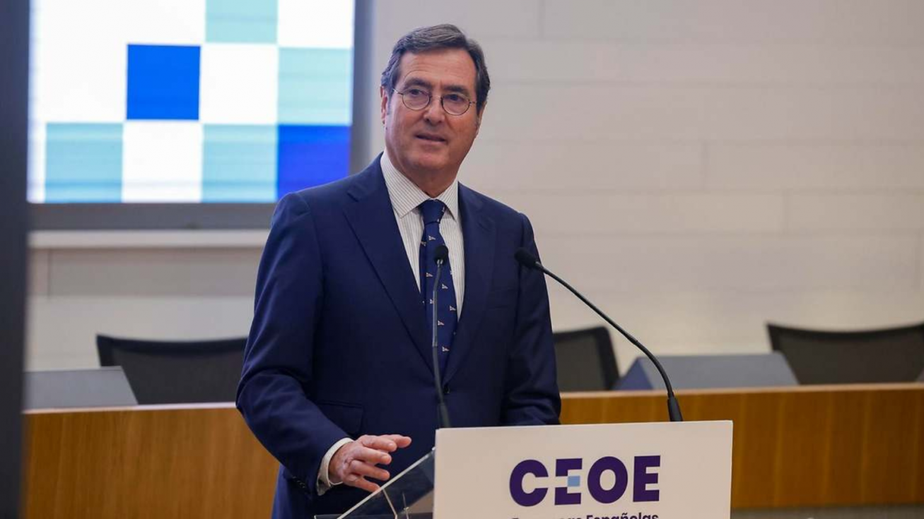 CEOE planta cara al Gobierno y exige que la Seguridad Social asuma el coste de los primeros 15 d&iacute;as de baja laboral