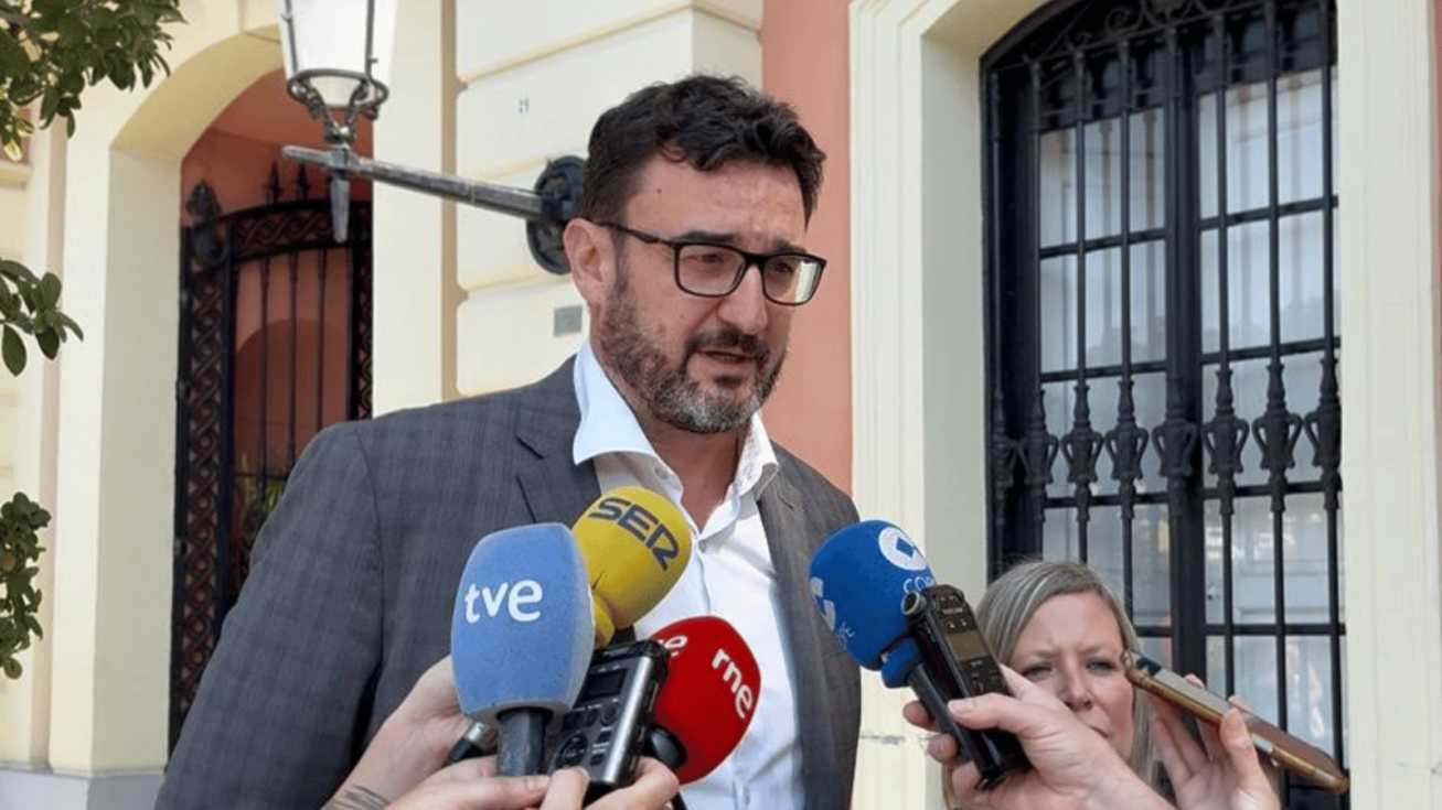 Ginés Ruiz exige explicaciones por el presunto uso de empleados de jardines como público en horario laboral