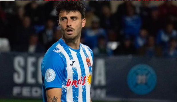 Adri Pérez se queda en el Águilas para estrenarse en Primera Federación