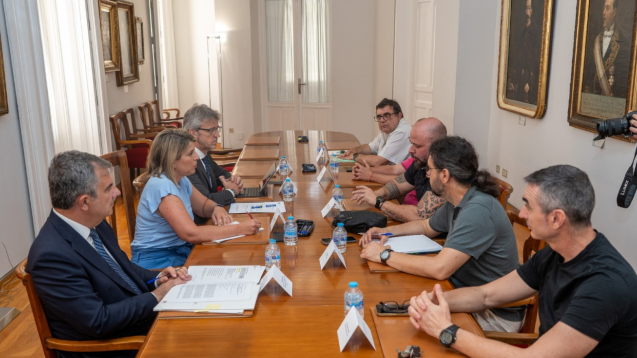 Ayuntamiento de Cartagena y Comunidad coordinan medidas de recolocaci&oacute;n para los despidos en SABIC