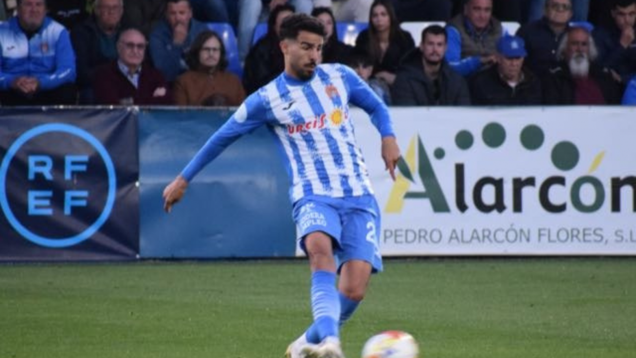 Yasser durante un encuentro de la temporada 25/26.