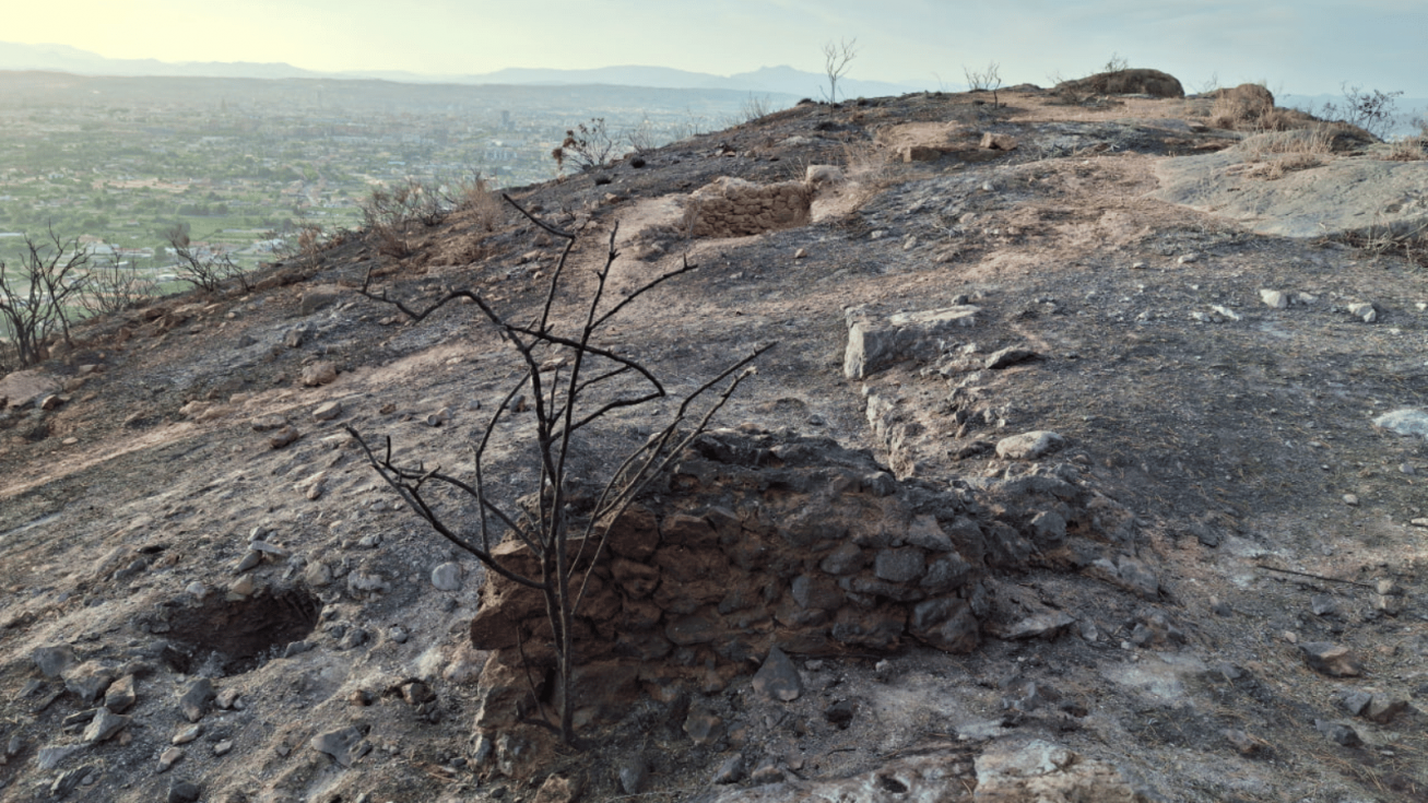 Huermur lleva a la Fiscalía el incendio de Los Garres por los daños al castillo y al entorno natural
