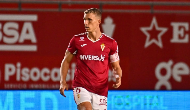 El capitán Alberto González renueva con el Real Murcia hasta 2027