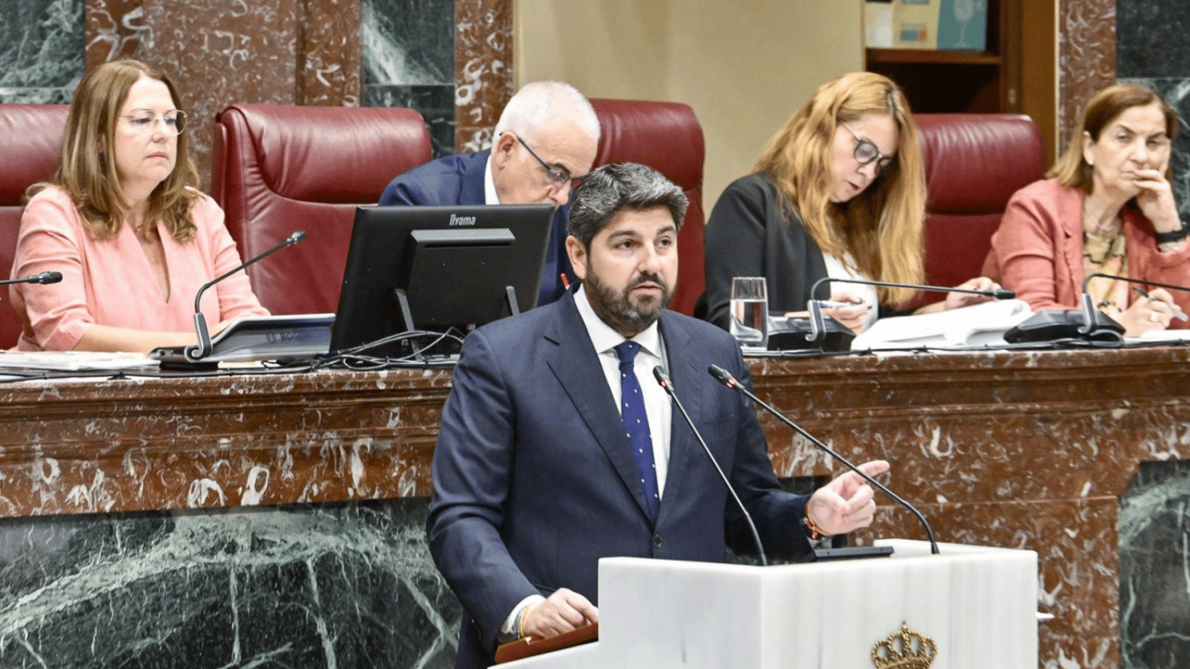 Debate sobre el Estado de la Región | López Miras promete una oferta histórica de docentes y un plan de climatización para todos los centros