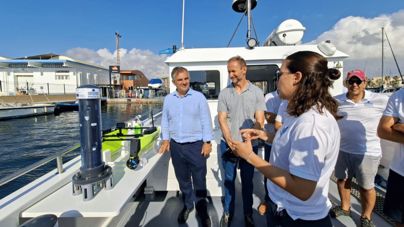 Boyas inteligentes para vigilar en tiempo real la salud del Mar Menor